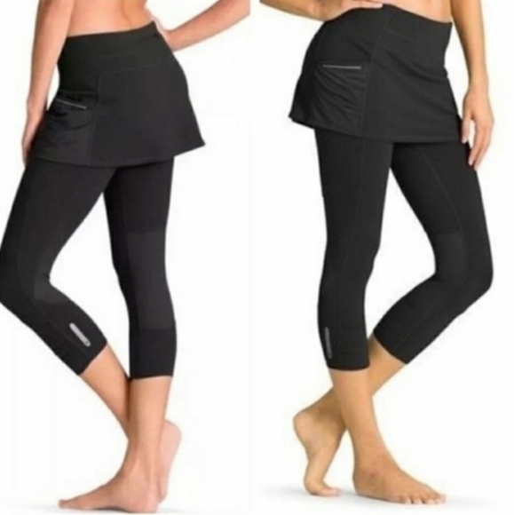 Athleta Pants - Athleta Acceleration 2 in 1 Capri Black SP nwt